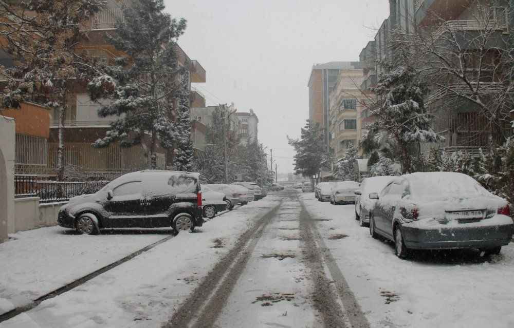 Şanlıurfa'da güneşli diğer bölgelerde karla karışık yağmur!