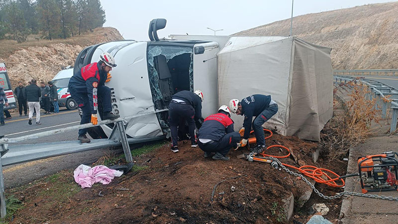 Şanlıurfa'da kamyonet devrildi! 1 yaralı