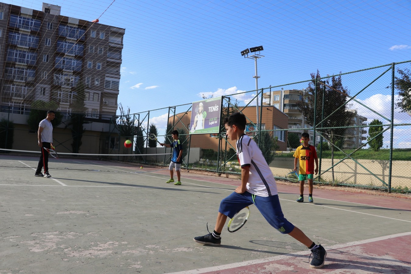 Karaköprü’de çocuklar sporla gelişiyor