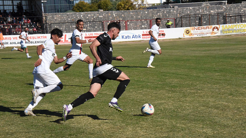 Urfa ekibi evinde galip geldi