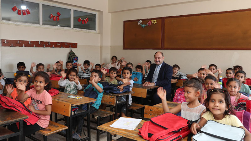 Şanlıurfa’da binlerce öğrenciye çanta ve kırtasiye desteği