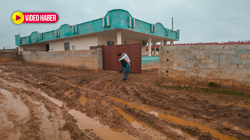 Şanlıurfa'da öğrencilerin ilk sınavı: Çamurda okula nasıl gidilir?