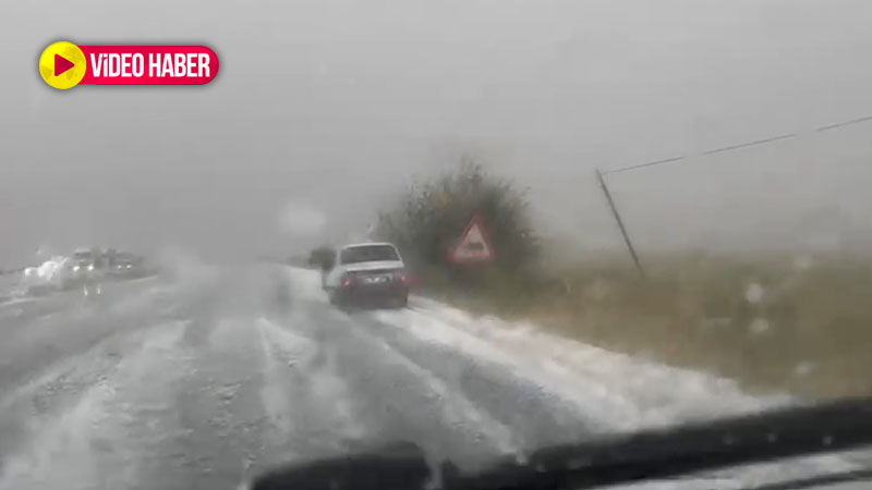 Bir anda mermi gibi yağdı, araçlar ilerleyemedi…  Şanlıurfa’da panik anları kamerada!