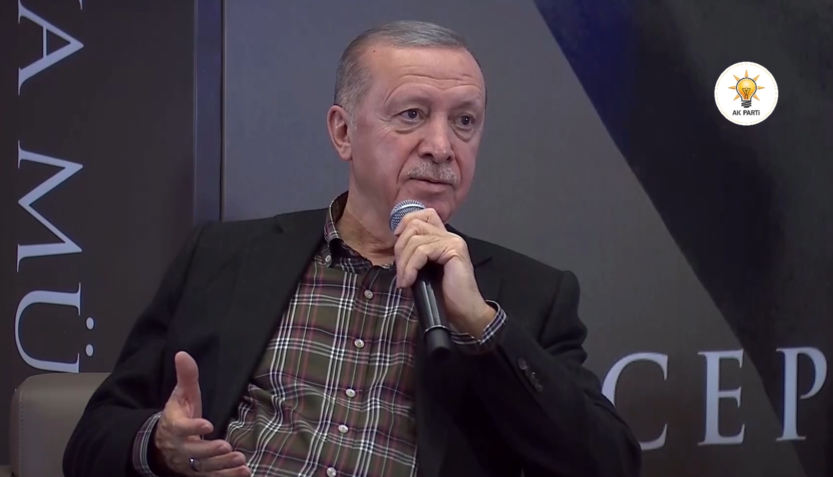 Erdoğan'dan öğrencilere burs müjdesi! İşte 2025'teki burs miktarı