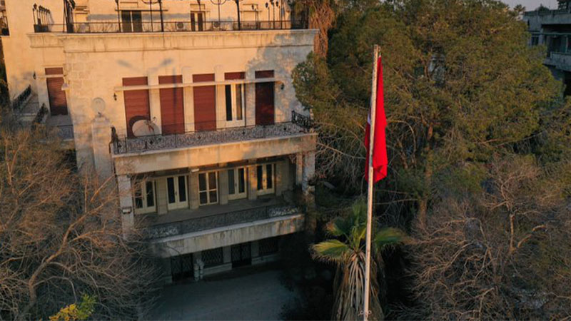 12 yıl sonra bir ilk: Türk bayrağı göndere çekildi