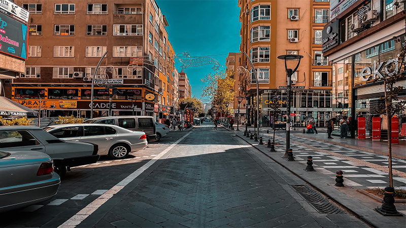 Şanlıurfa’nın ‘İstiklal Caddesi’ne bir de Suriyeli etkisi!