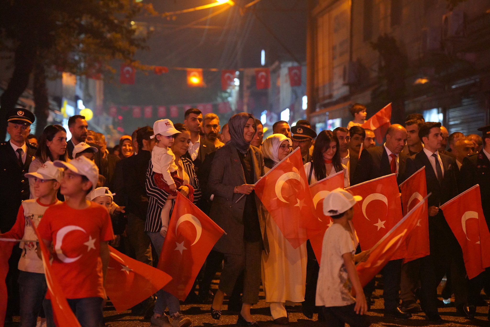 Cumhuriyetin 100. yılı Şanlıurfa'da coşkuyla kutlanıyor