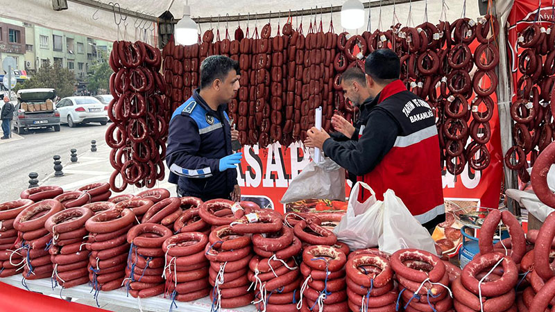 Şanlıurfa’da gıda terörü tam gaz! Bir ton sucuğun içinden bakın ne çıktı