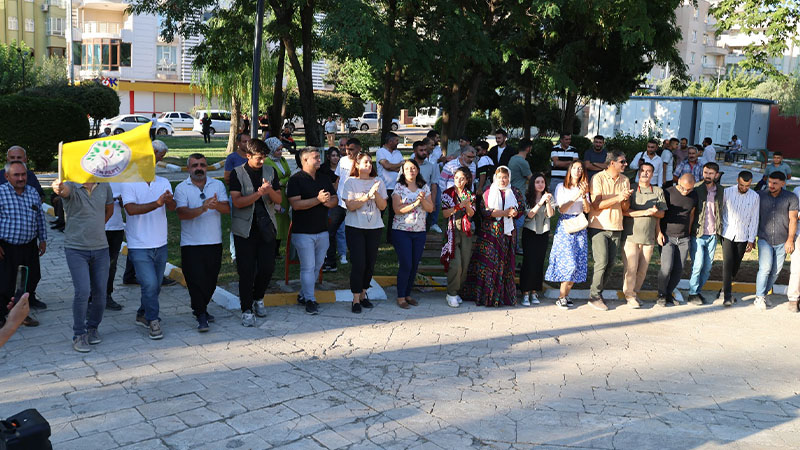 Şanlıurfa'da gözaltı ve tutuklamalara halaylı tepki