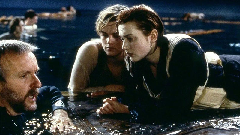 Titanic'te Rose'u hayatta tutan kapı rekor fiyata satıldı