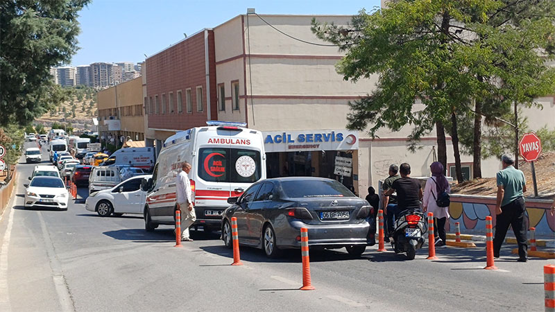 Şanlıurfa’da karşıdan karşıya geçecekti! Küçük çocuğa otomobil çarptı