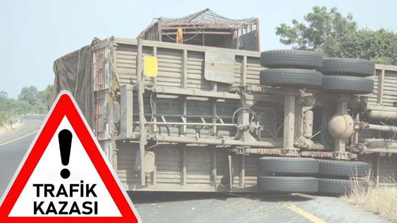 Şanlıurfa'da tır devrildi: Yol trafiğe kapandı