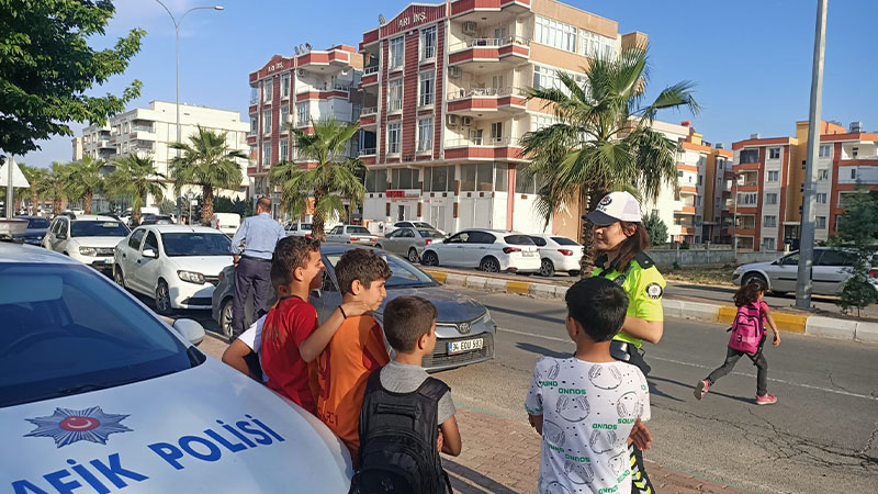 Şanlıurfa'da öğrenci güvenliği için trafik eğitimi ve bilgilendirme faaliyetleri