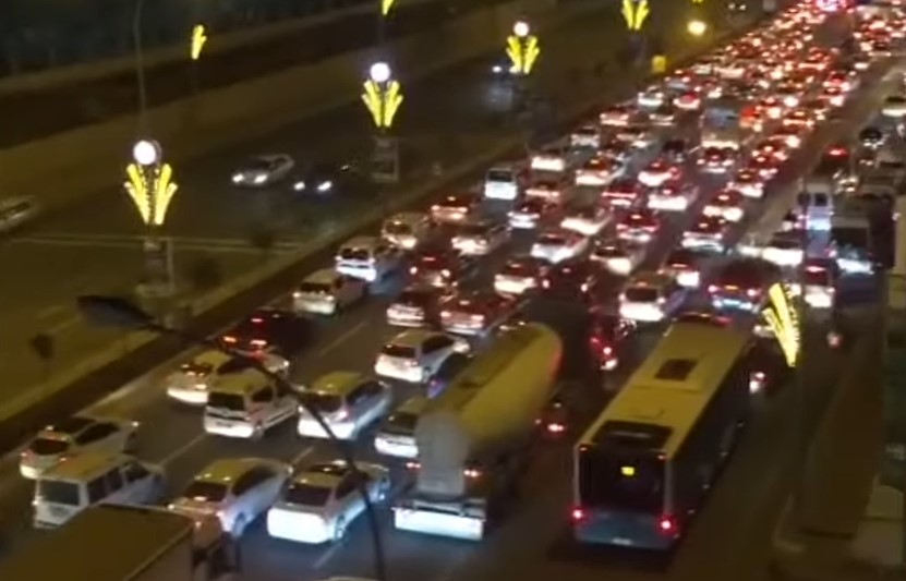 Şanlıurfa'da bu kavşakta trafik Allah'a emanet! Sabahı da akşamı da ayrı dert