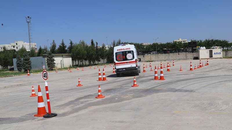 Şanlıurfa’da ambulans şoförlerine sürüş güvenliği eğitimi