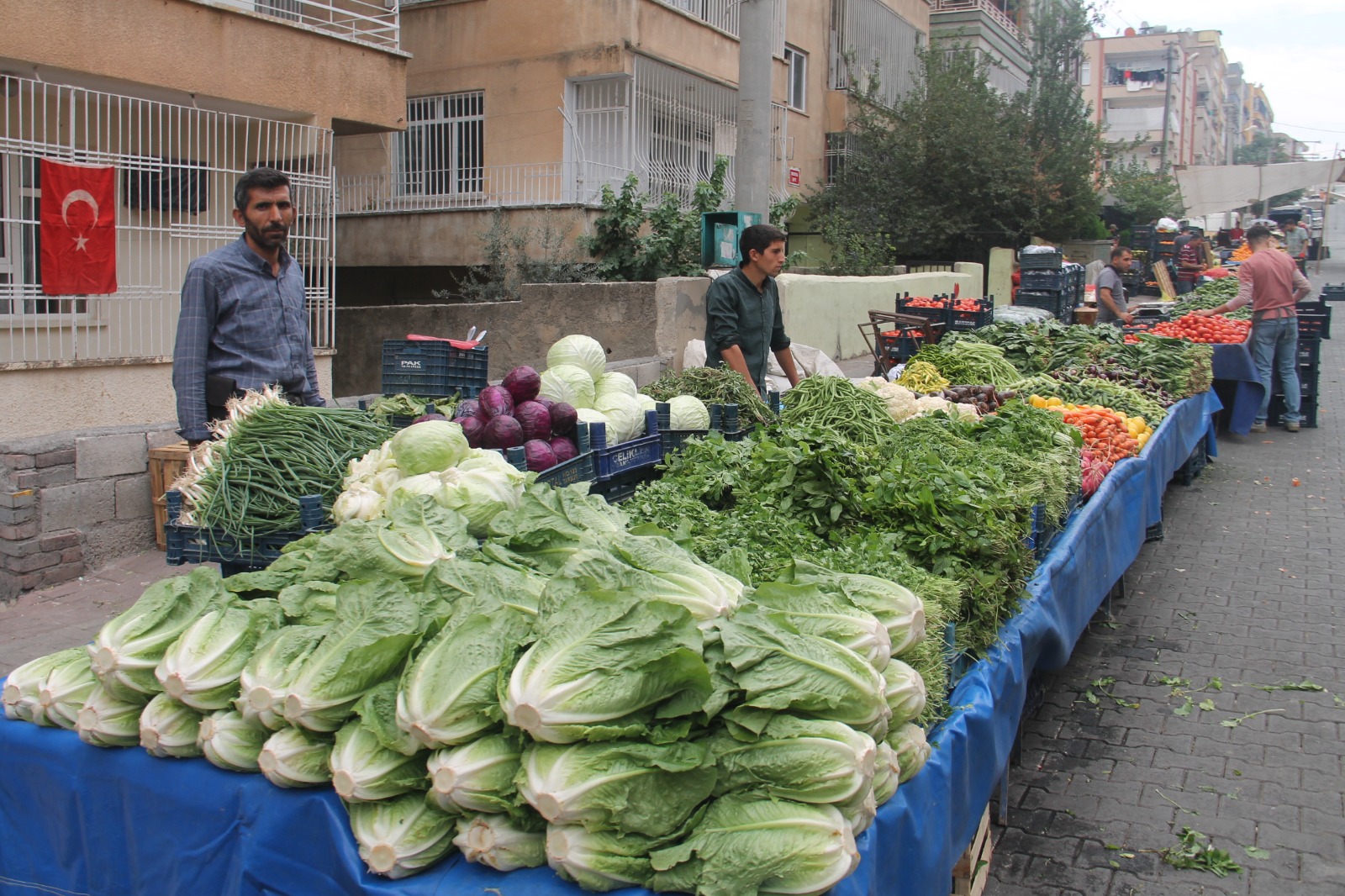 Kadınlar kara kara düşünüyor!  Urfa'da turşunun vazgeçilmezi yüzde 300 zamlandı