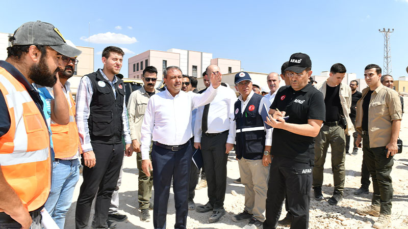 Şanlıurfa'da vali konuttan sorumlu yetkilileri inşaatta topladı