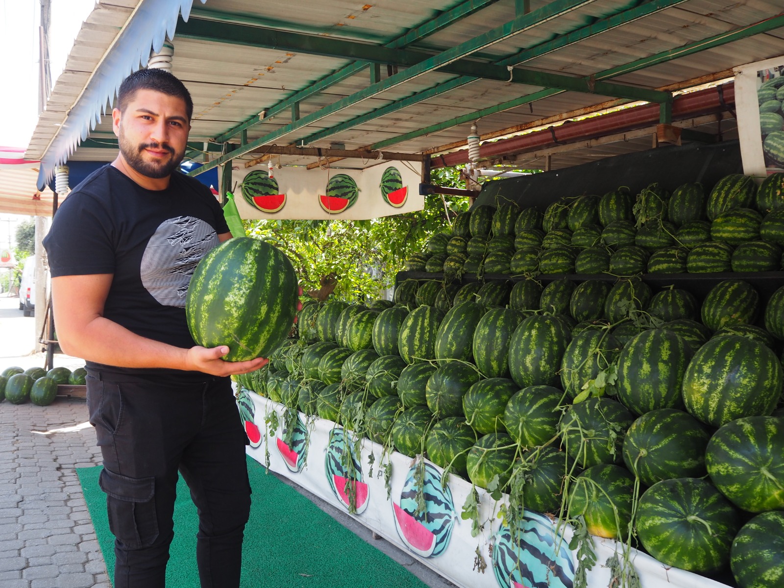 Şanlıurfa’da karpuz satışında yeni dönem: Mavi önlük ve günlük tıraşın olduğu 23 maddelik şartname