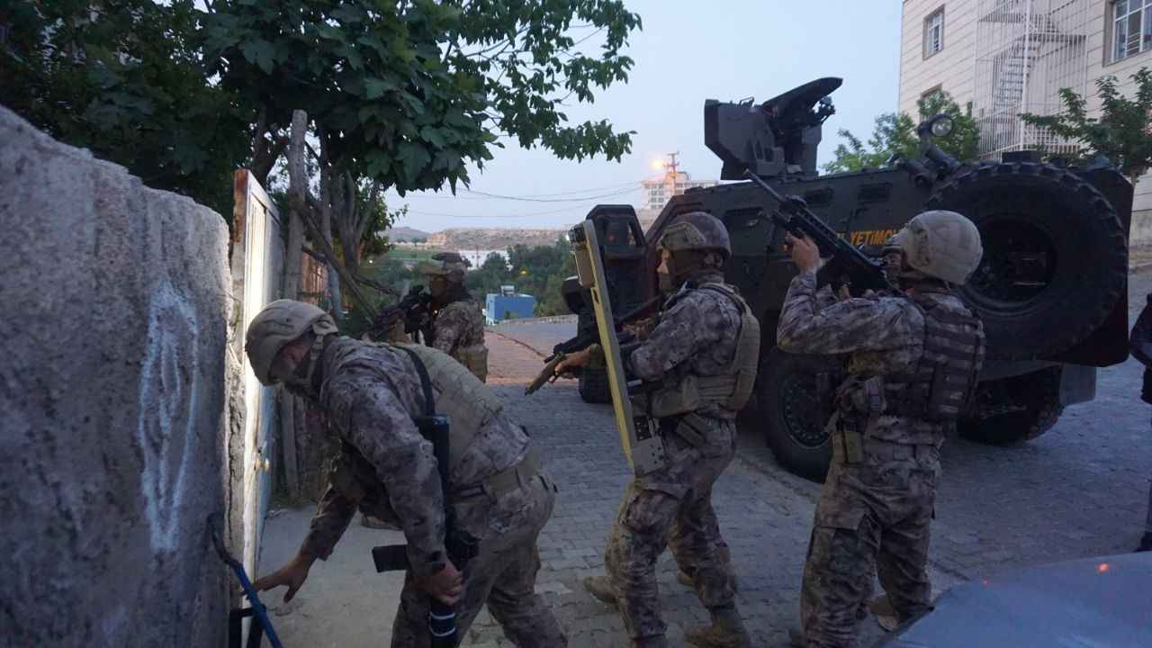 Şanlıurfa’da eş zamanlı operasyon: Çok sayıda gözaltı