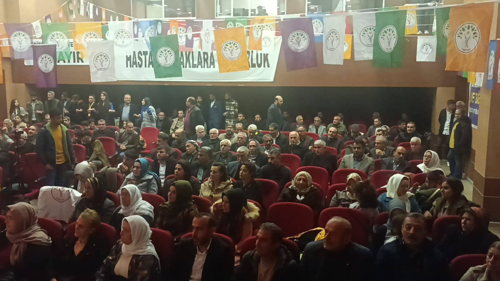 DEM Parti’de o ilçenin eş başkanları belli oldu