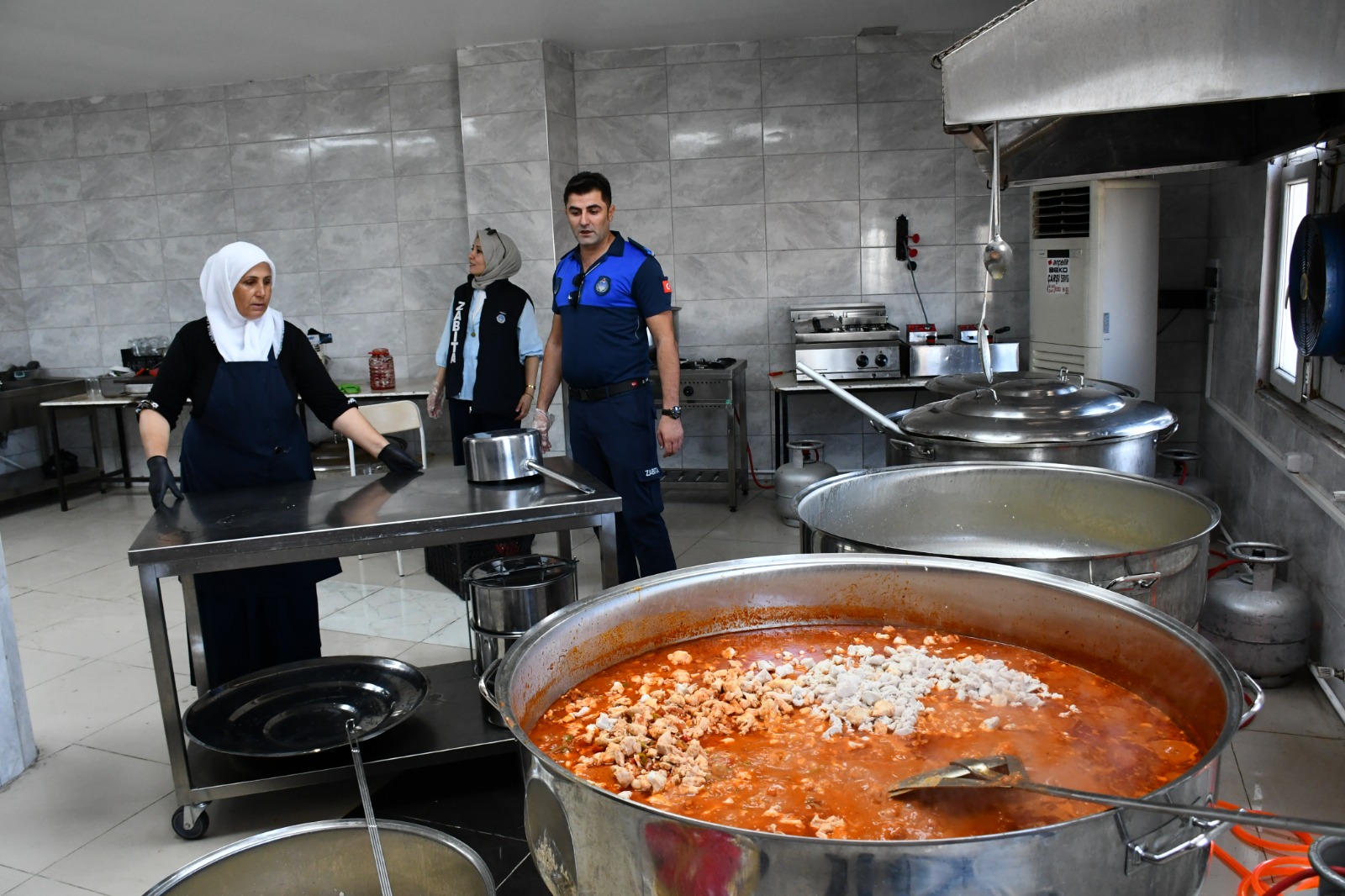 Siverek’te zabıta halk sağlığı için denetimlere çıktı