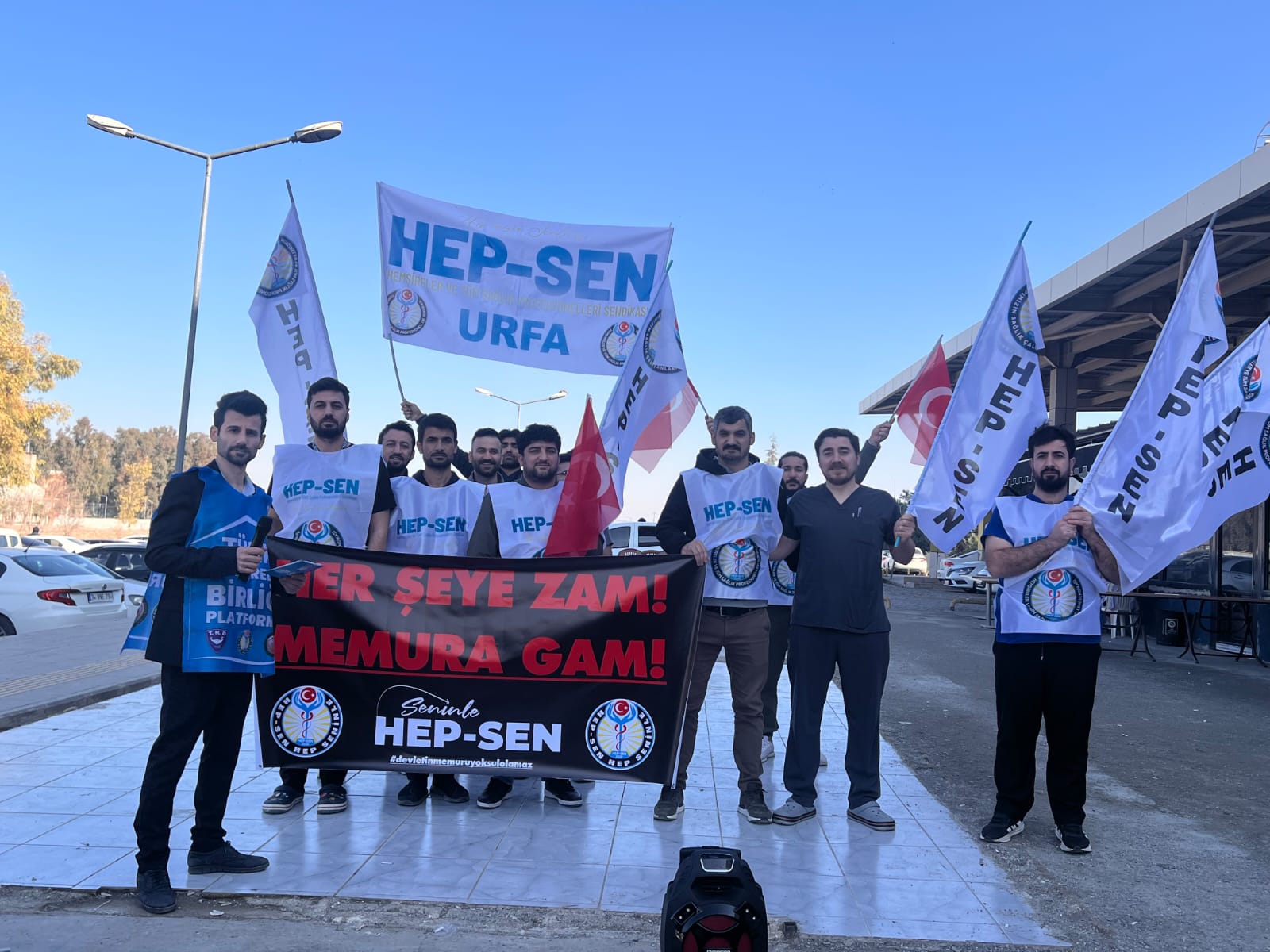 Şanlıurfa’da sağlık çalışanlarından zam oranlarına tepkiler gelmeye devam ediyor