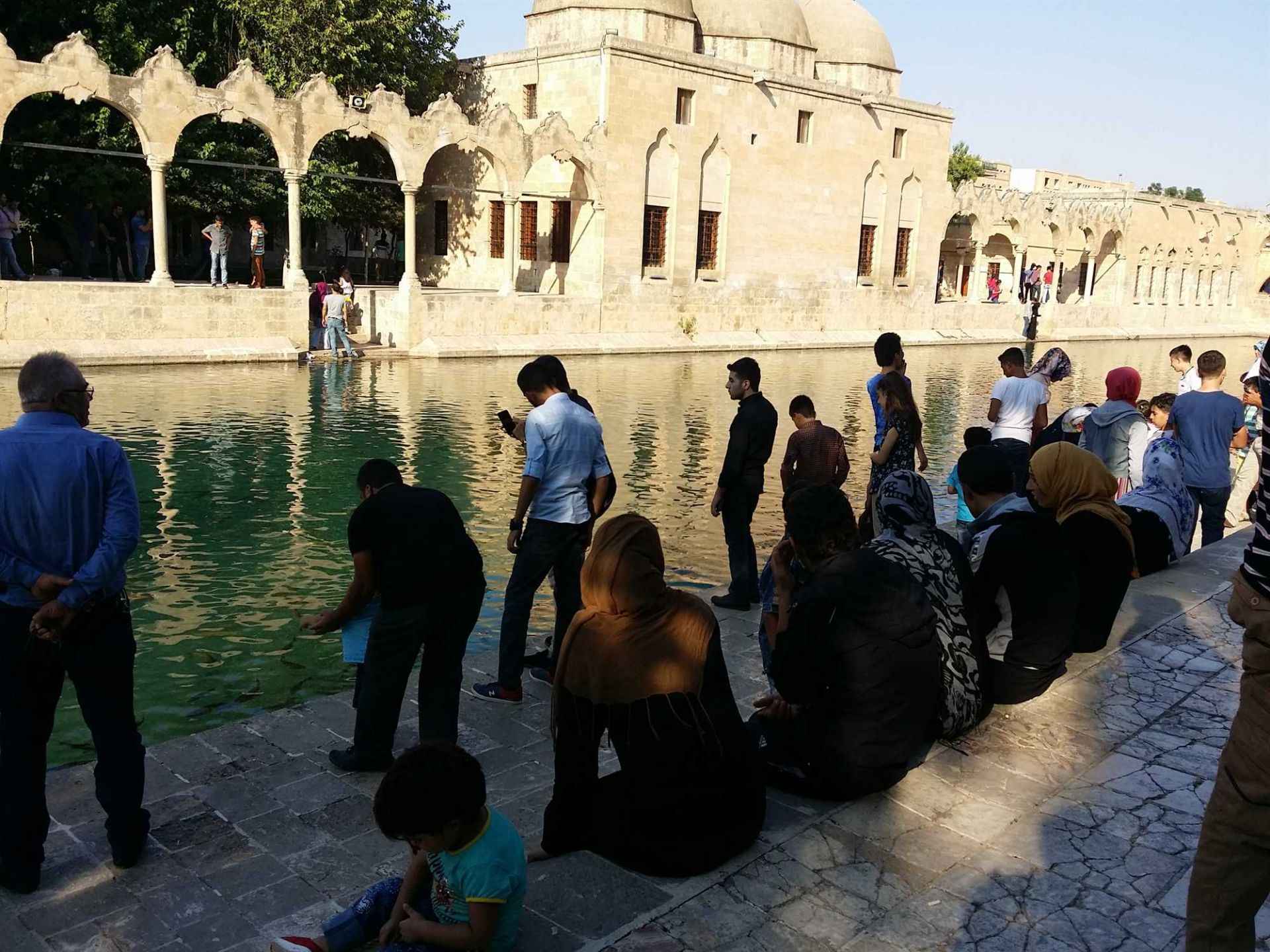 Soğuk ve kapalı havayı dinlemediler: Şanlıurfa’ya akın akın geldiler