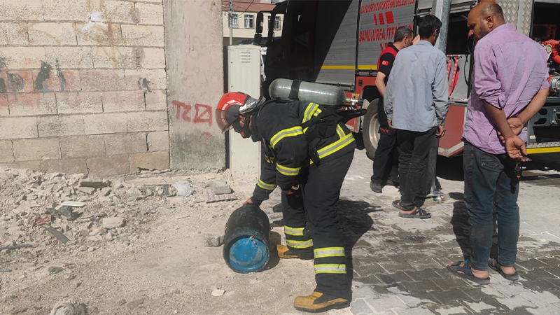 Şanlıurfa’da yemek yaparken balkonu alevlere teslim ettiler