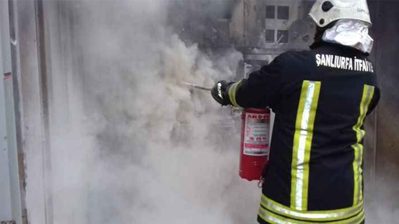 Şanlıurfa'da korkutan yangın: Otomobil küle döndü