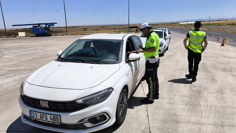 Şanlıurfa’da trafik kurallarına uymayan sürücülere ceza yağdı!