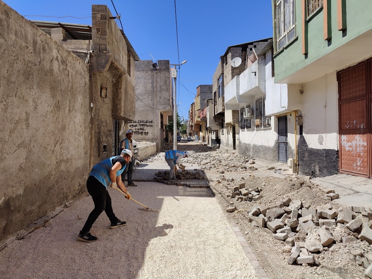 Eyyübiye’de deforme yollar yeniliyor