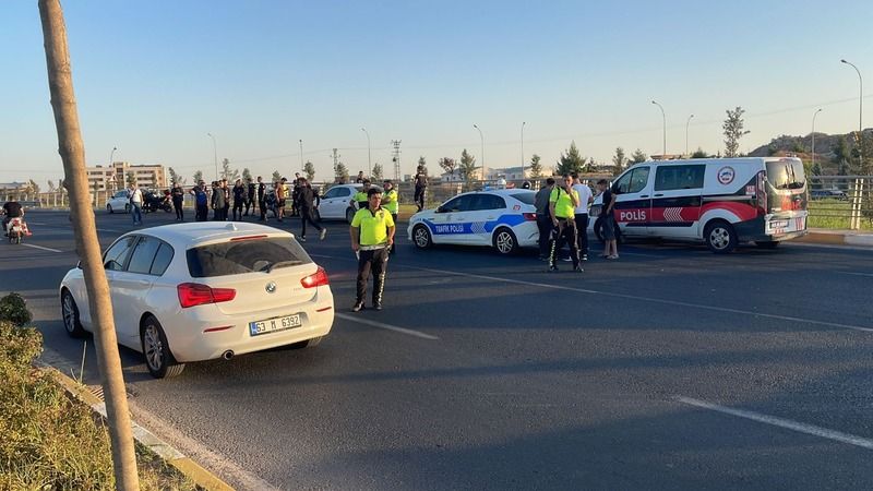 Urfa'da motosikletli yunus timi kamyona çarptı: 2 yaralı