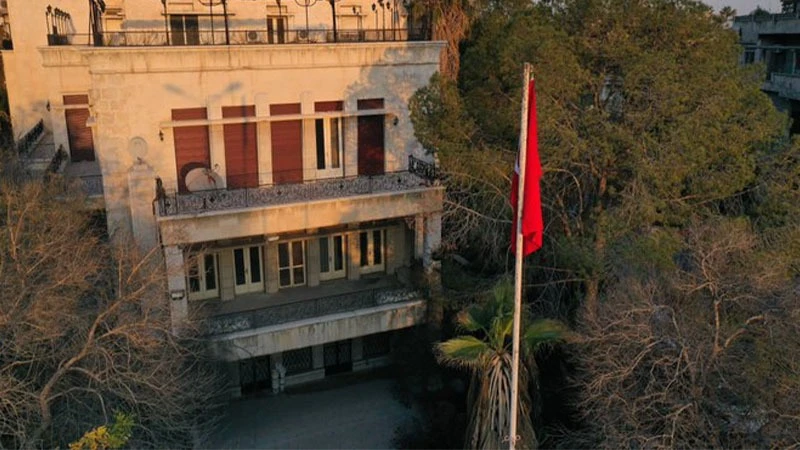 Türk bayrağı göndere çekildi